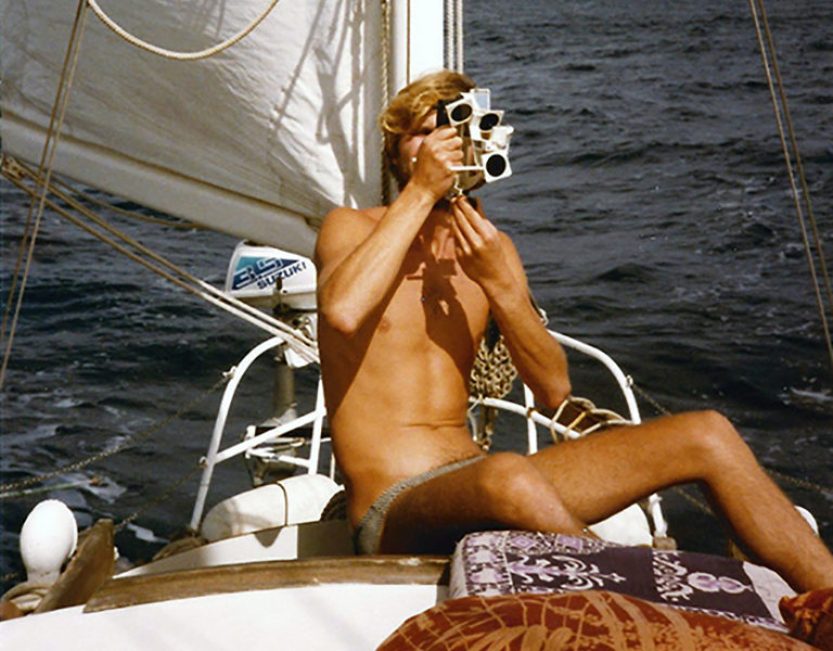 Max leaves the French navy for sailing on his boat in 1985